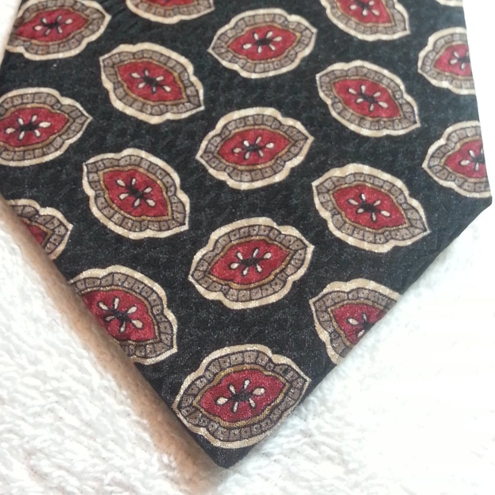 Kenneth Cole New York  Mens Silk Necktie
